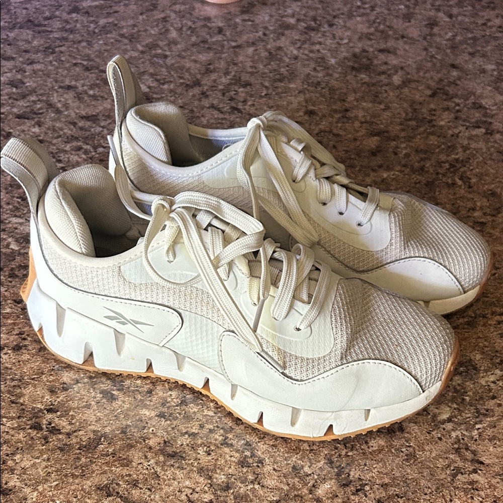 Reebok Galaxy dynamite 1 athletic shoes🤍